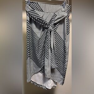 Banana Republic Black and White Geometric Print Faux-Wrap Skirt
